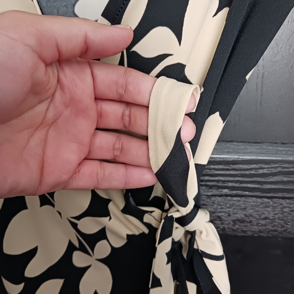 BCBG wrap Dress - Picture 4 of 5